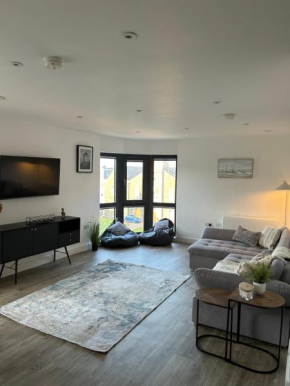 Two bedroom, Sleeps 6 Centre of Portrush Main Street Coastal Links apartment 11